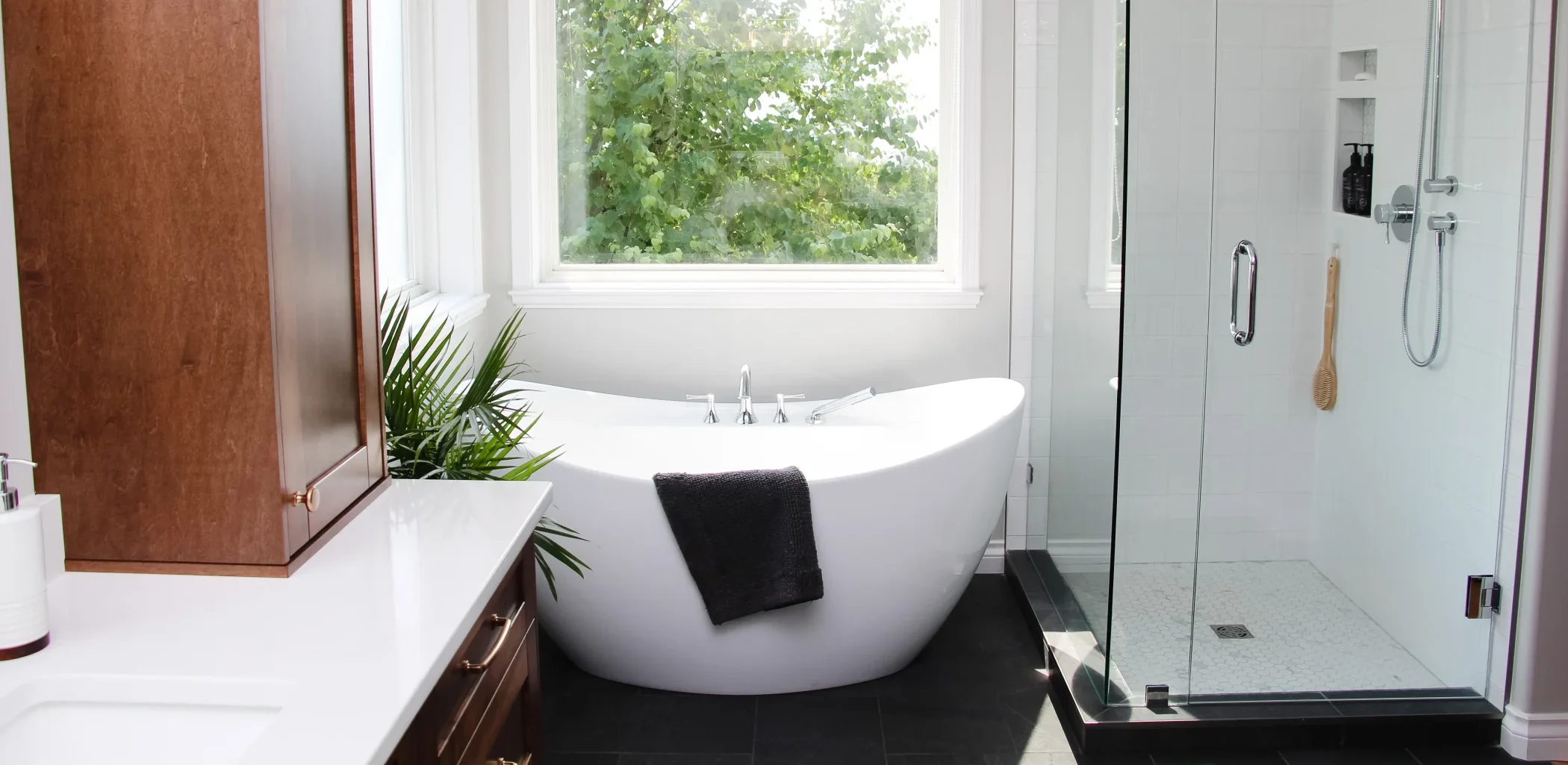 modern-bathroom-tub-shower – Juxta Design & Build – Kelowna