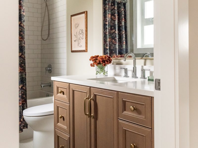 transitional kids bathroom, pops of colour, wood vanity